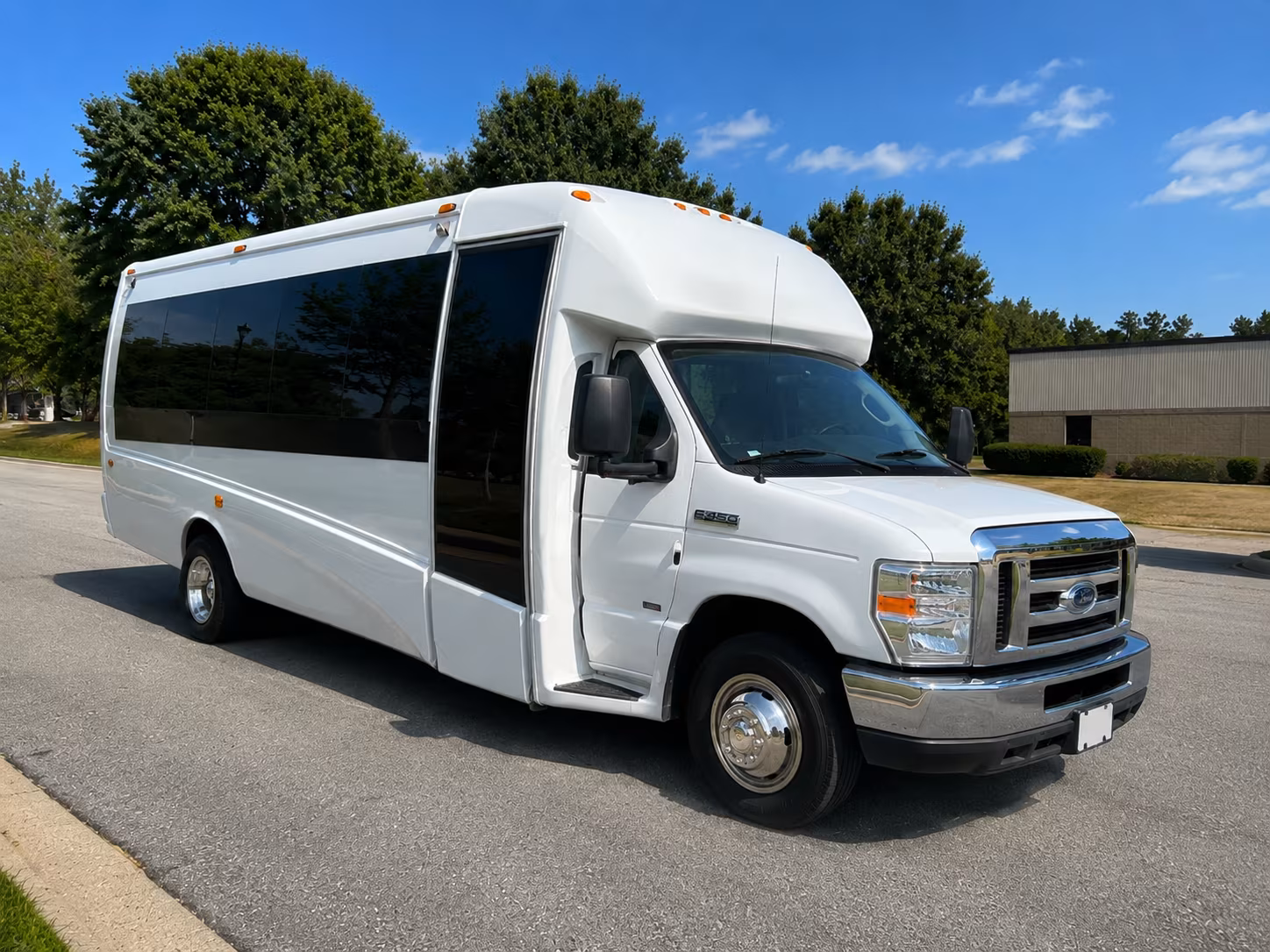 large group bus rentals for pittsburg corporate picnics and company events