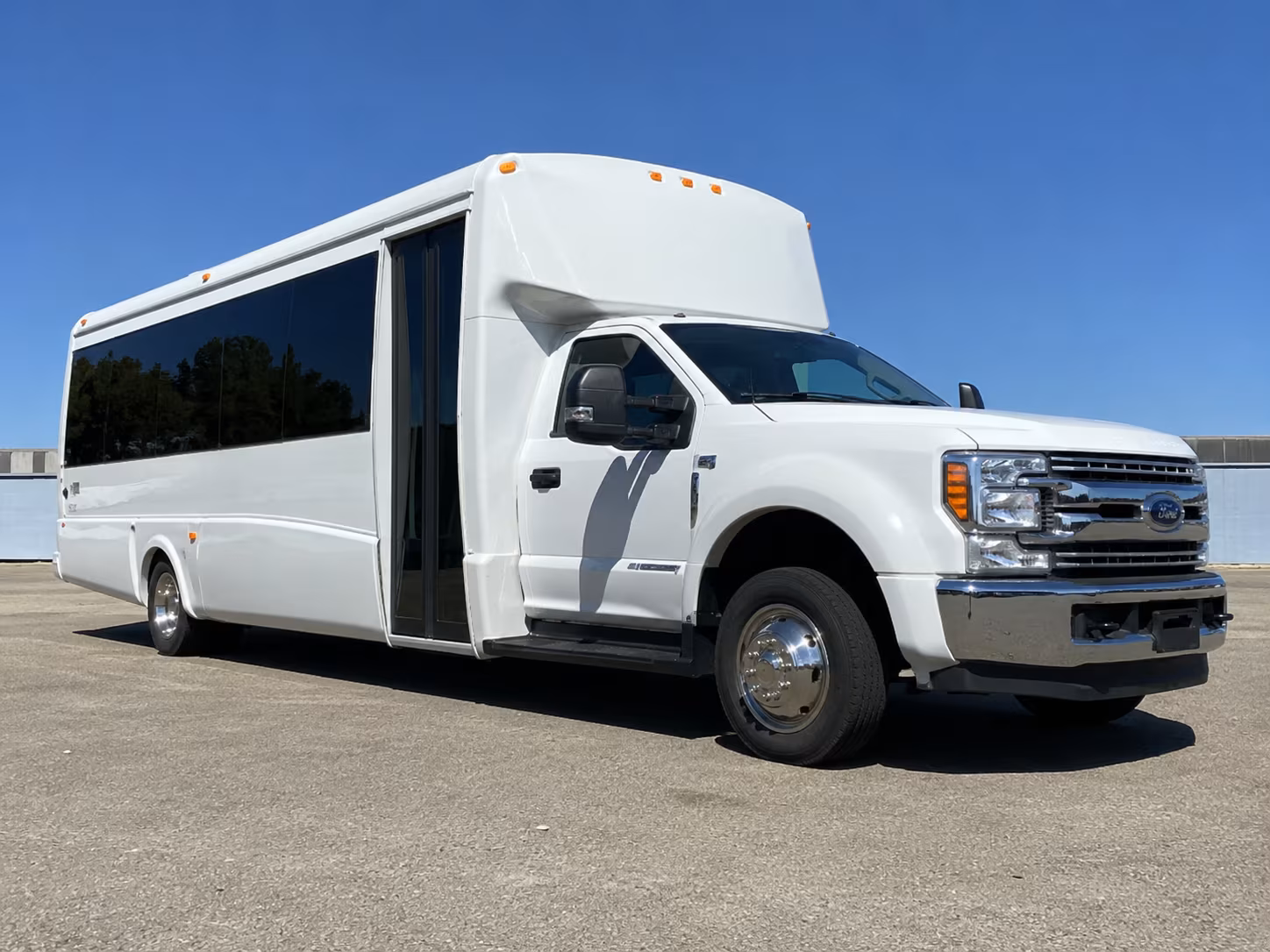 minibuses to east bay club shows and smaller venue nights